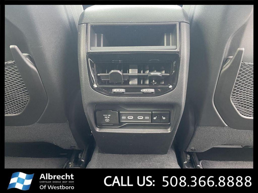 new 2026 Jeep Grand Cherokee car, priced at $49,580