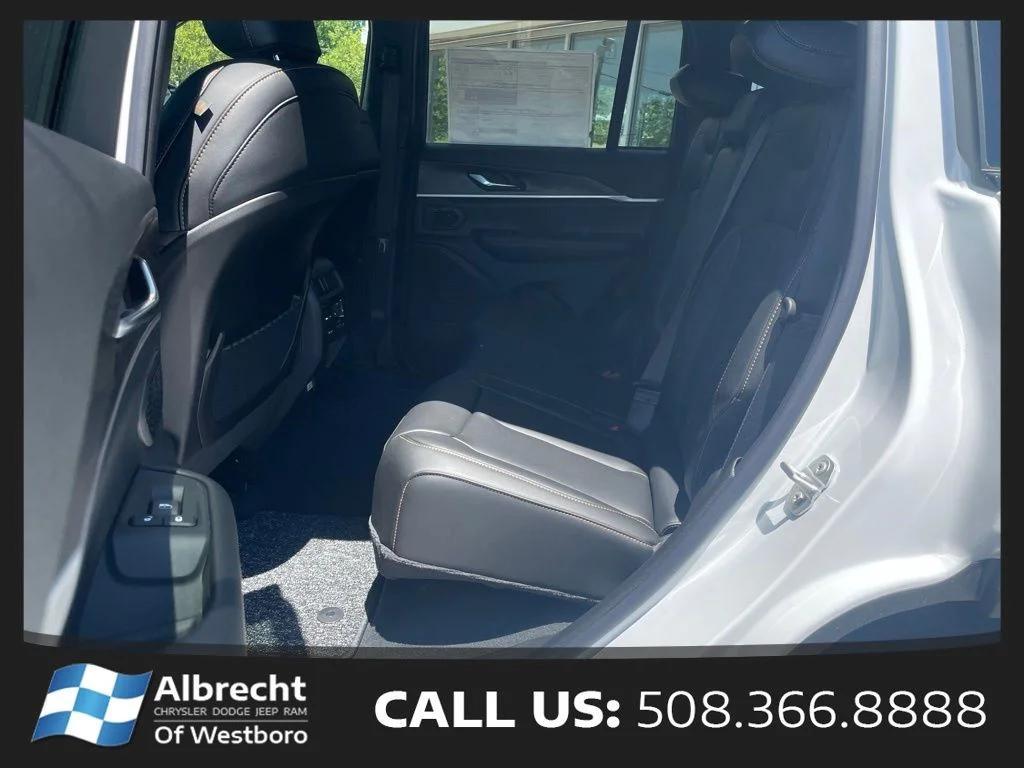 new 2026 Jeep Grand Cherokee car, priced at $46,684