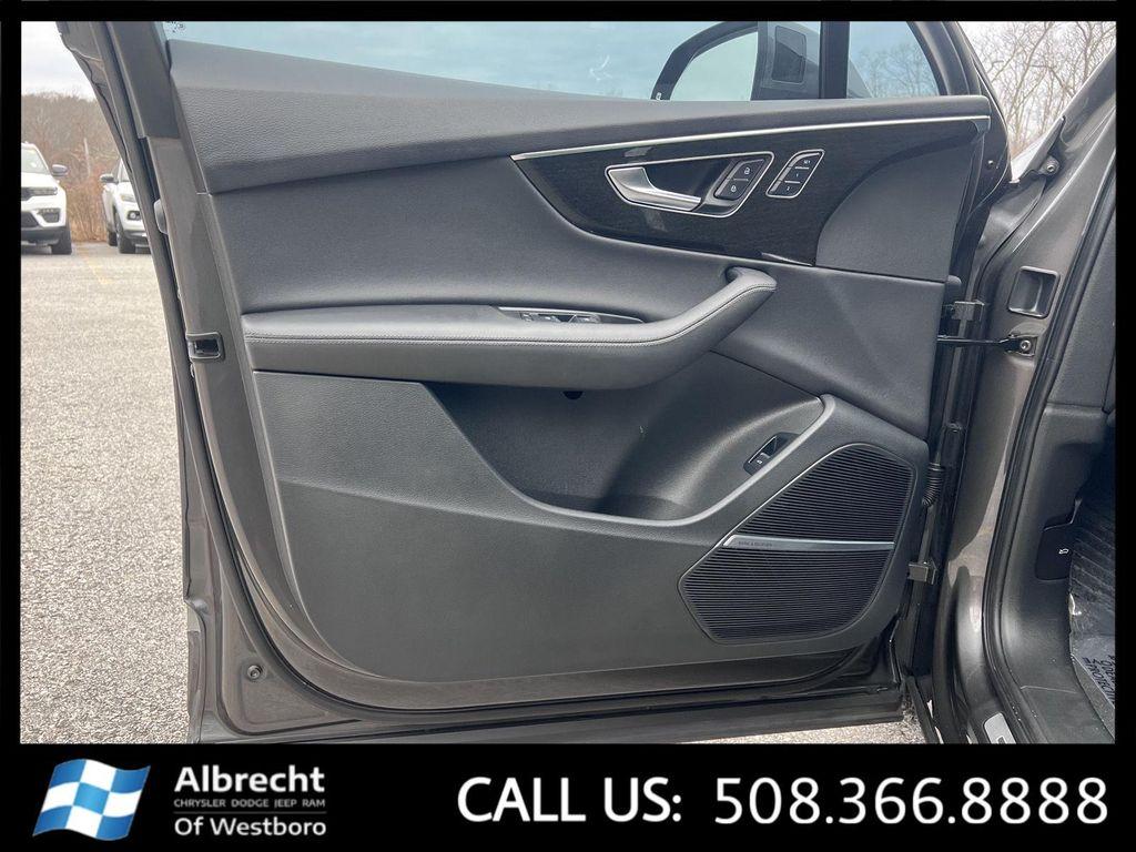 2023 Samurai Gray Metallic Audi Q7