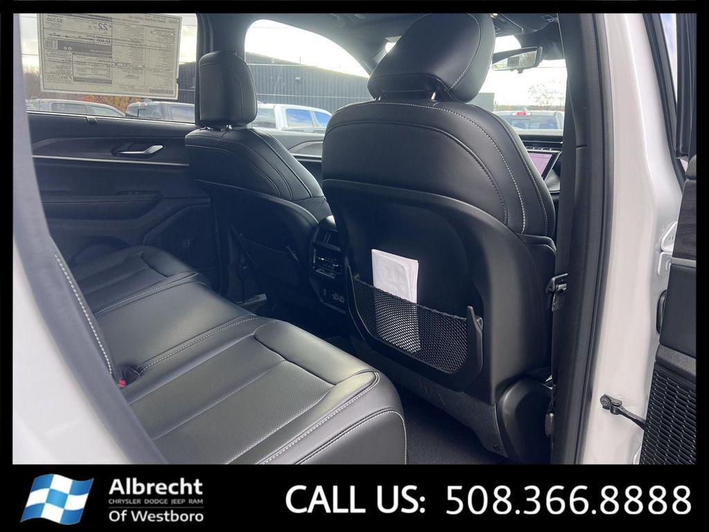 new 2025 Jeep Grand Cherokee car, priced at $44,281