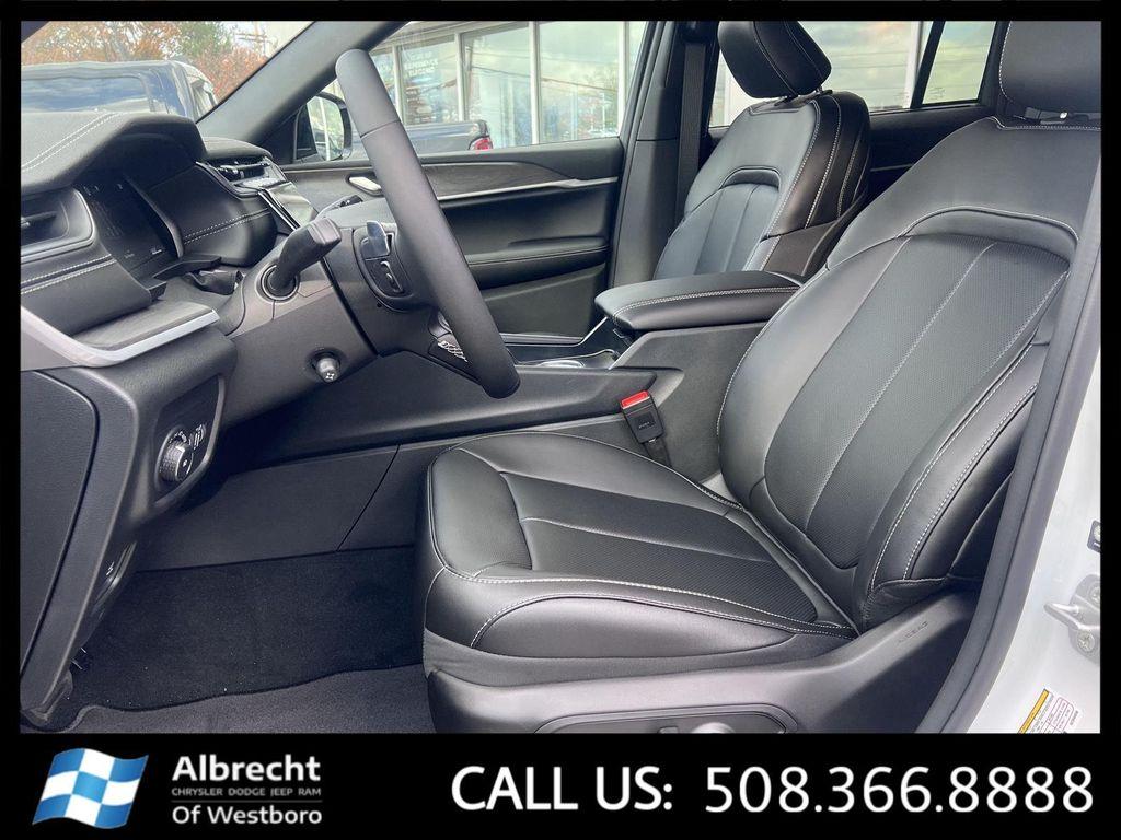 new 2025 Jeep Grand Cherokee car, priced at $44,281