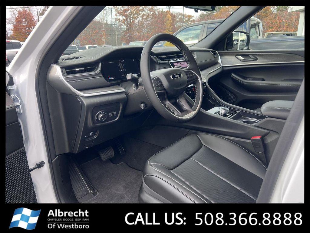 new 2025 Jeep Grand Cherokee car, priced at $44,281