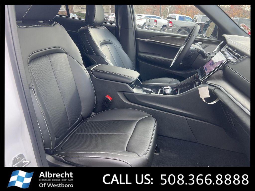 new 2025 Jeep Grand Cherokee car, priced at $44,281