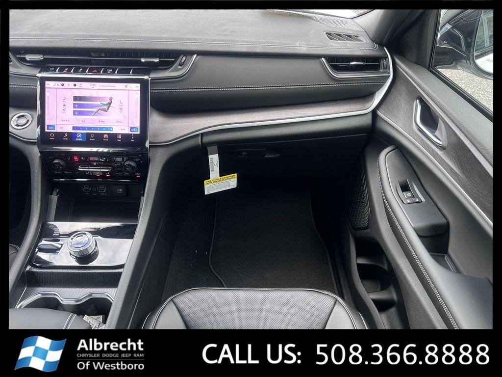 new 2025 Jeep Grand Cherokee car, priced at $44,281