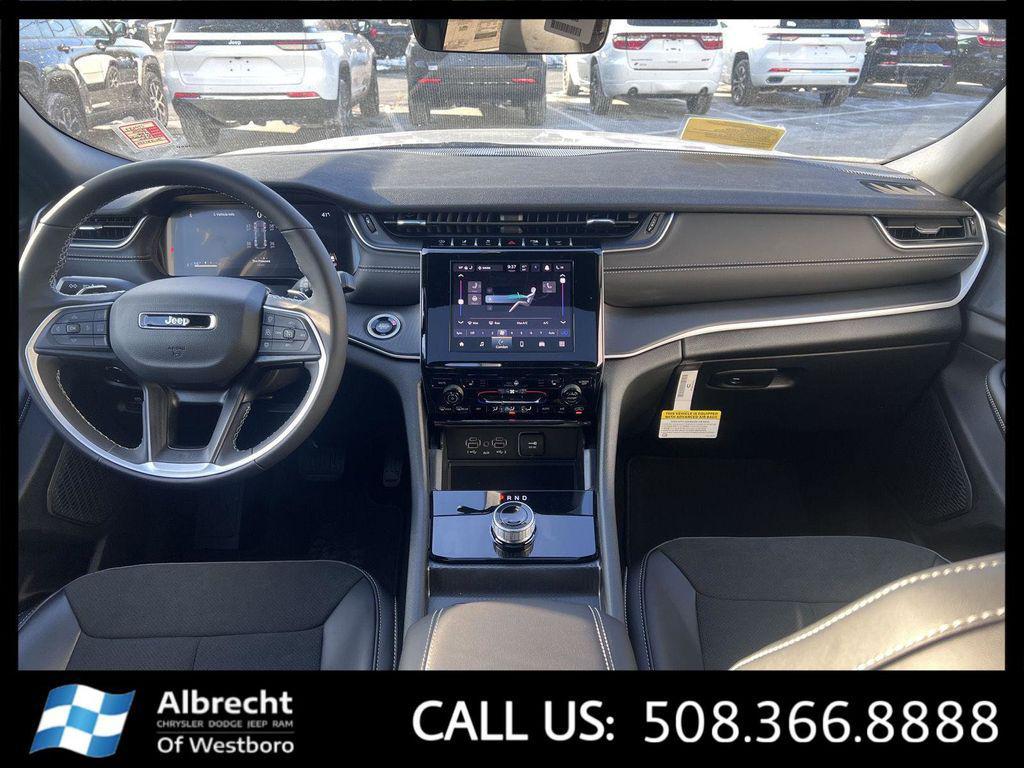 new 2025 Jeep Grand Cherokee car, priced at $38,125