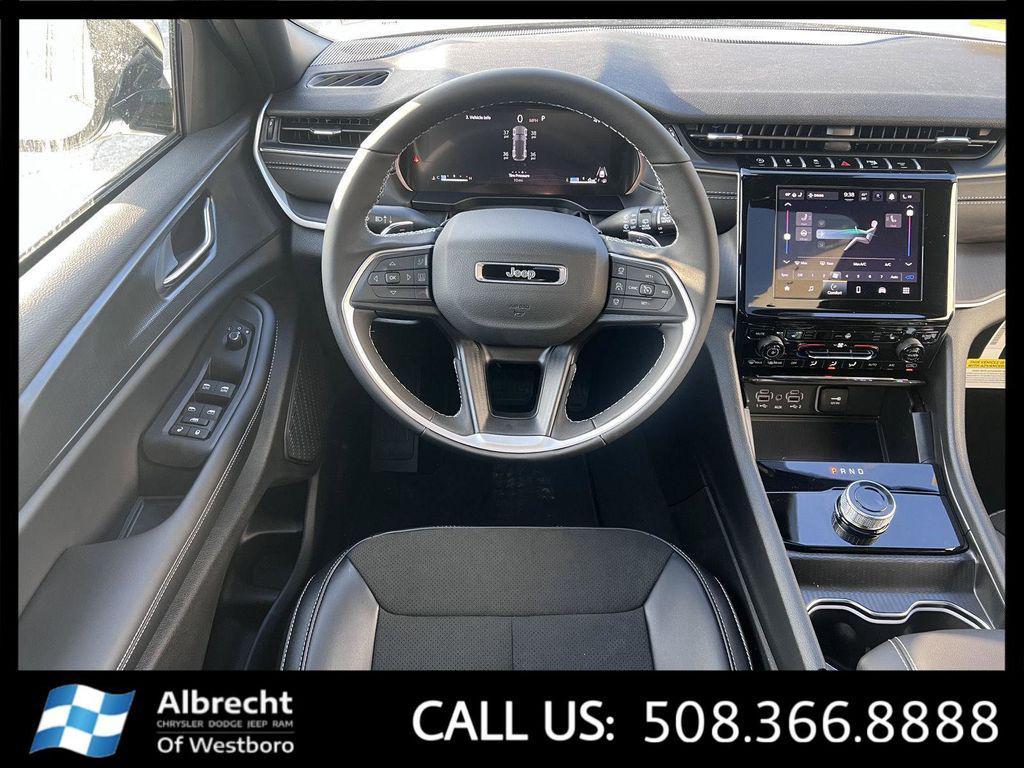 new 2025 Jeep Grand Cherokee car, priced at $38,125