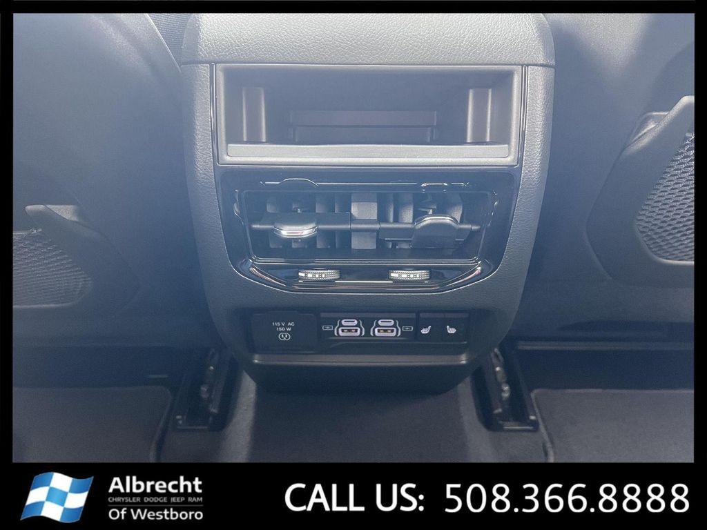 new 2025 Jeep Grand Cherokee car, priced at $46,625