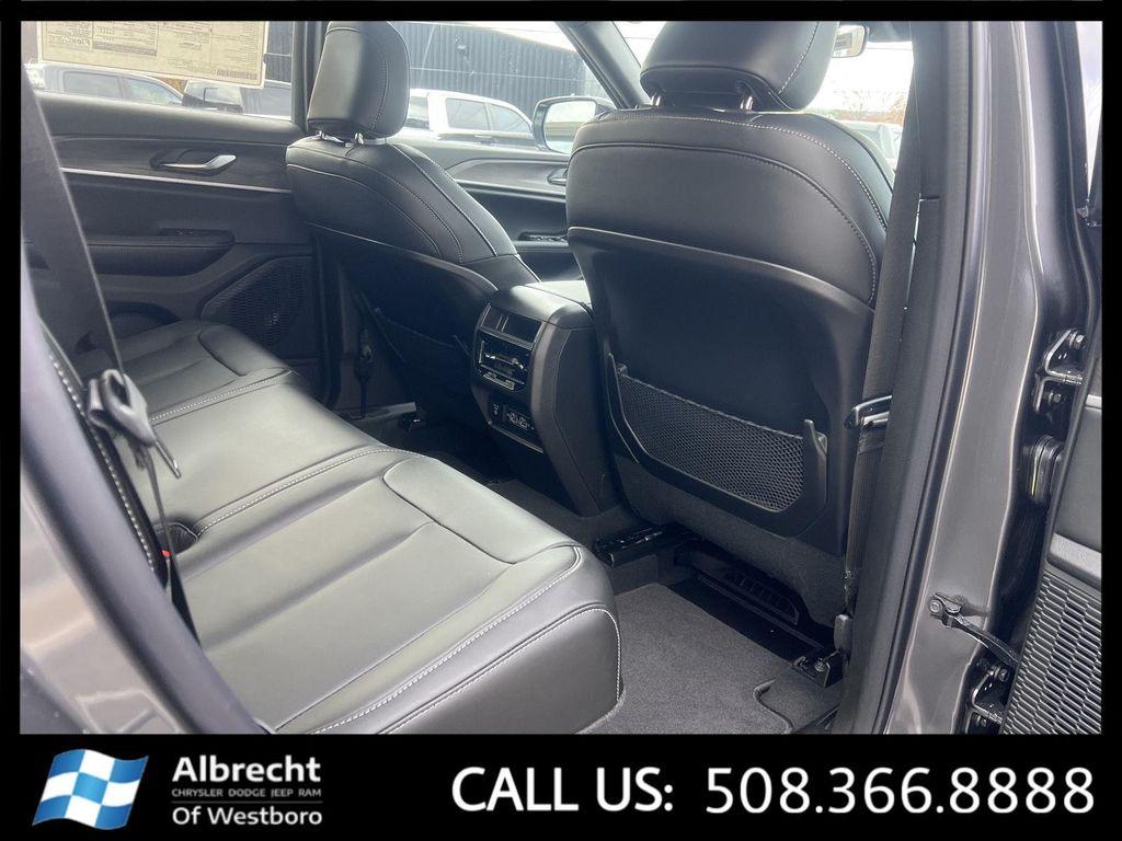 new 2025 Jeep Grand Cherokee car, priced at $46,625