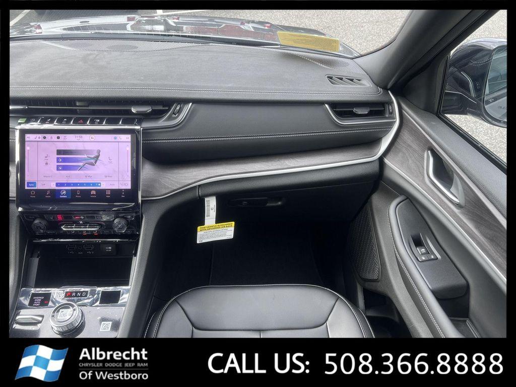 new 2025 Jeep Grand Cherokee car, priced at $46,625