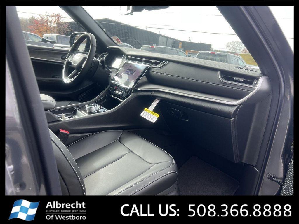 new 2025 Jeep Grand Cherokee car, priced at $46,625