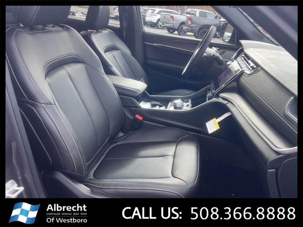 new 2025 Jeep Grand Cherokee car, priced at $46,625