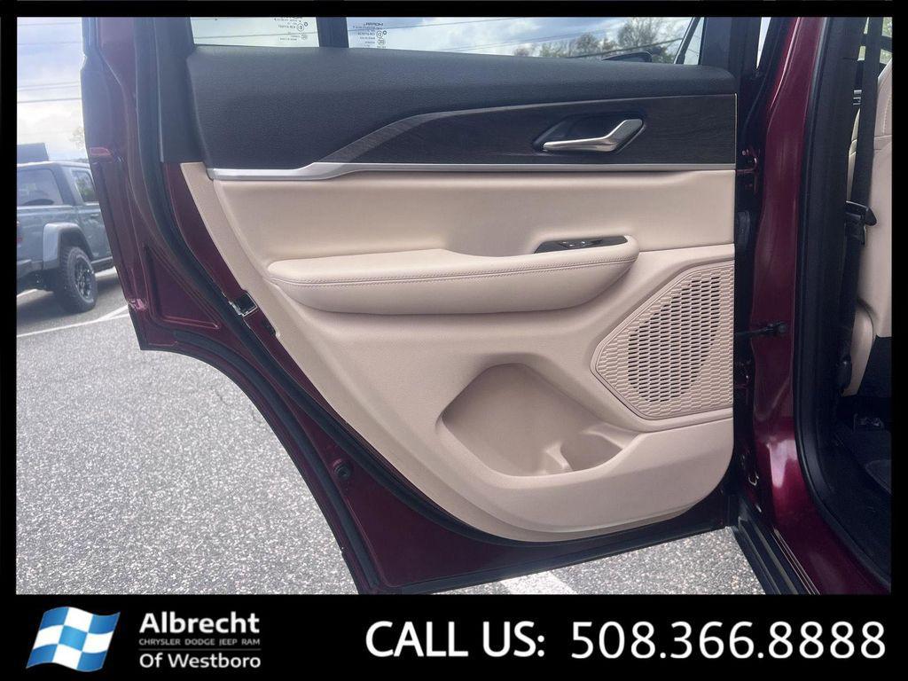 used 2025 Jeep Grand Cherokee car