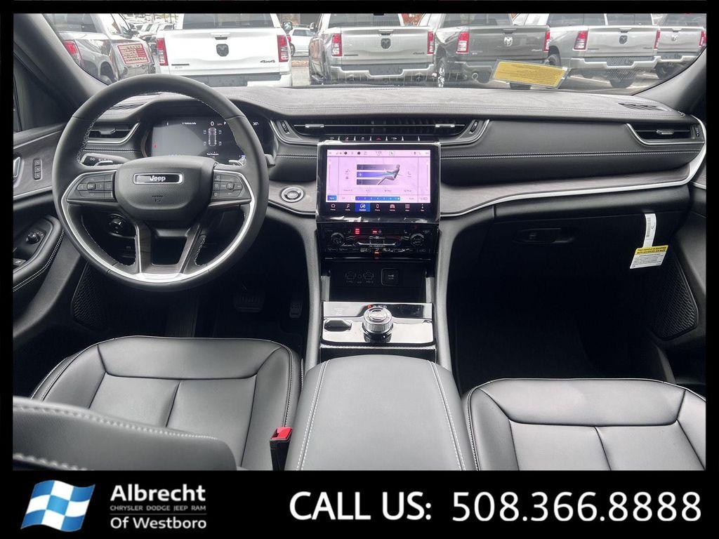 new 2025 Jeep Grand Cherokee car, priced at $46,976