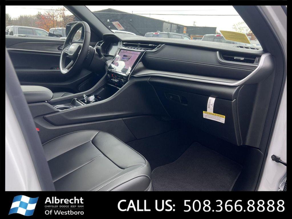 new 2025 Jeep Grand Cherokee car, priced at $46,976