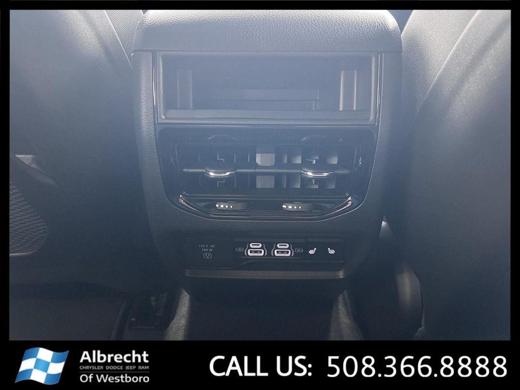 new 2025 Jeep Grand Cherokee car, priced at $46,976