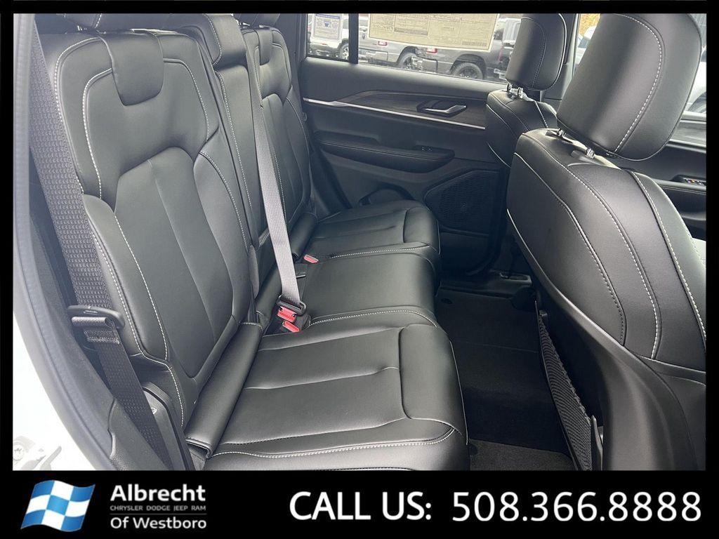 new 2025 Jeep Grand Cherokee car, priced at $46,976