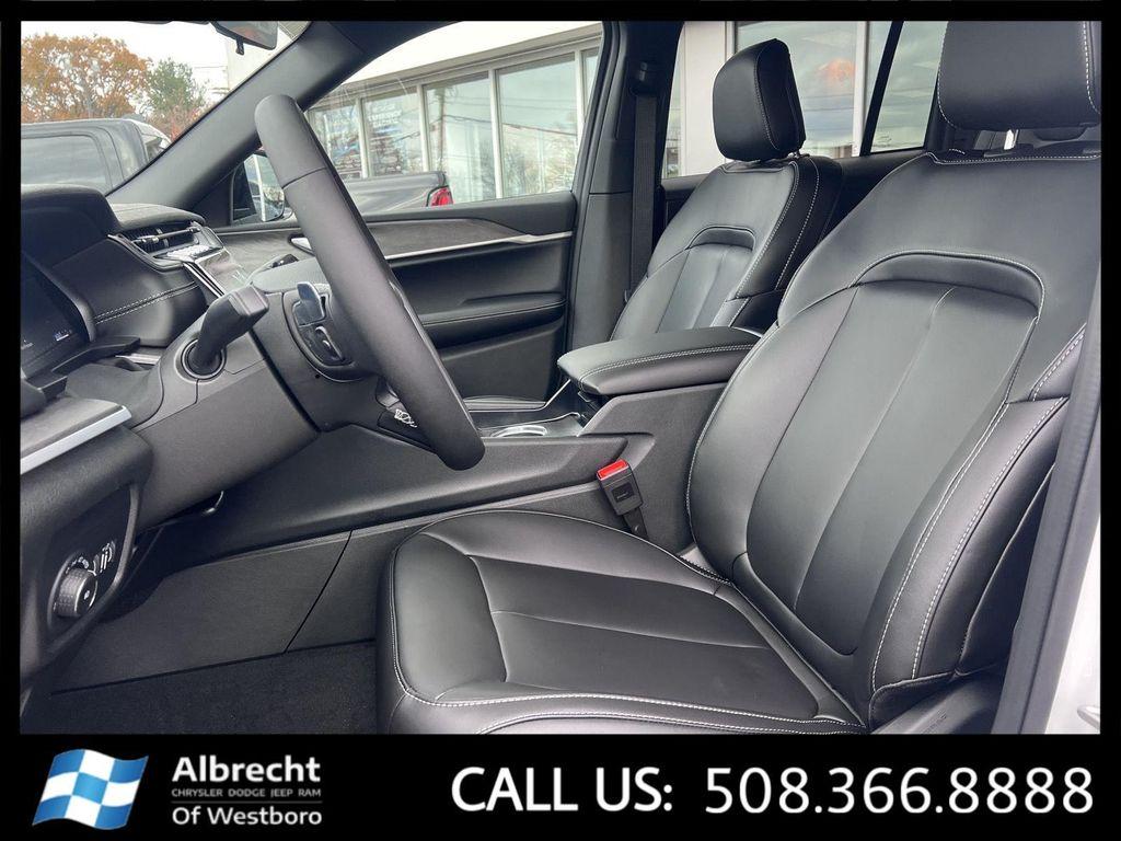 new 2025 Jeep Grand Cherokee car, priced at $46,976