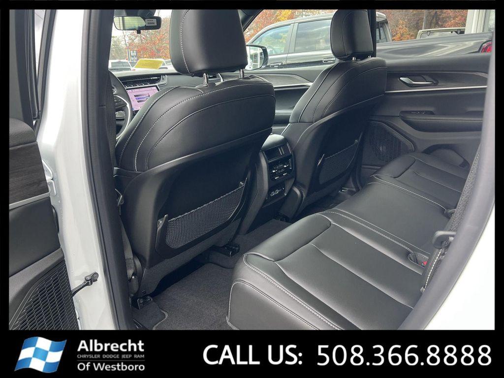 new 2025 Jeep Grand Cherokee car, priced at $46,976