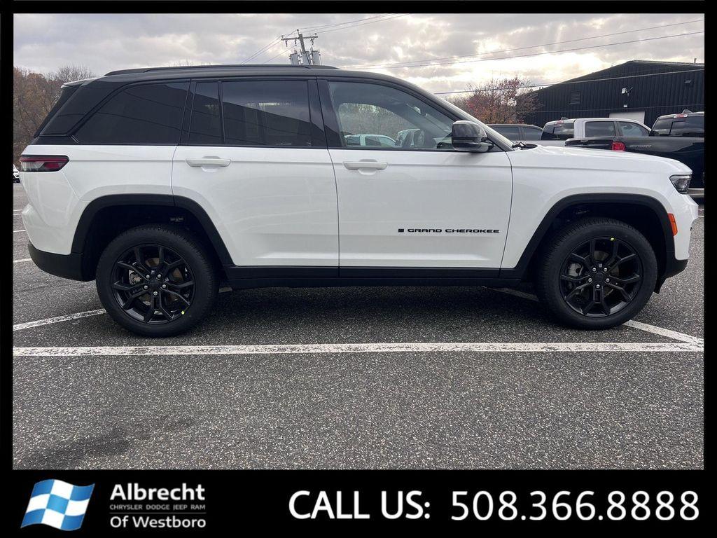 new 2025 Jeep Grand Cherokee car, priced at $46,976