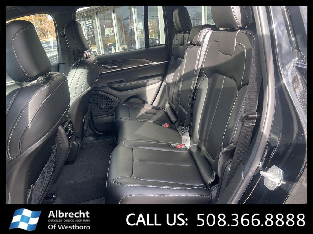 new 2025 Jeep Grand Cherokee car, priced at $44,254