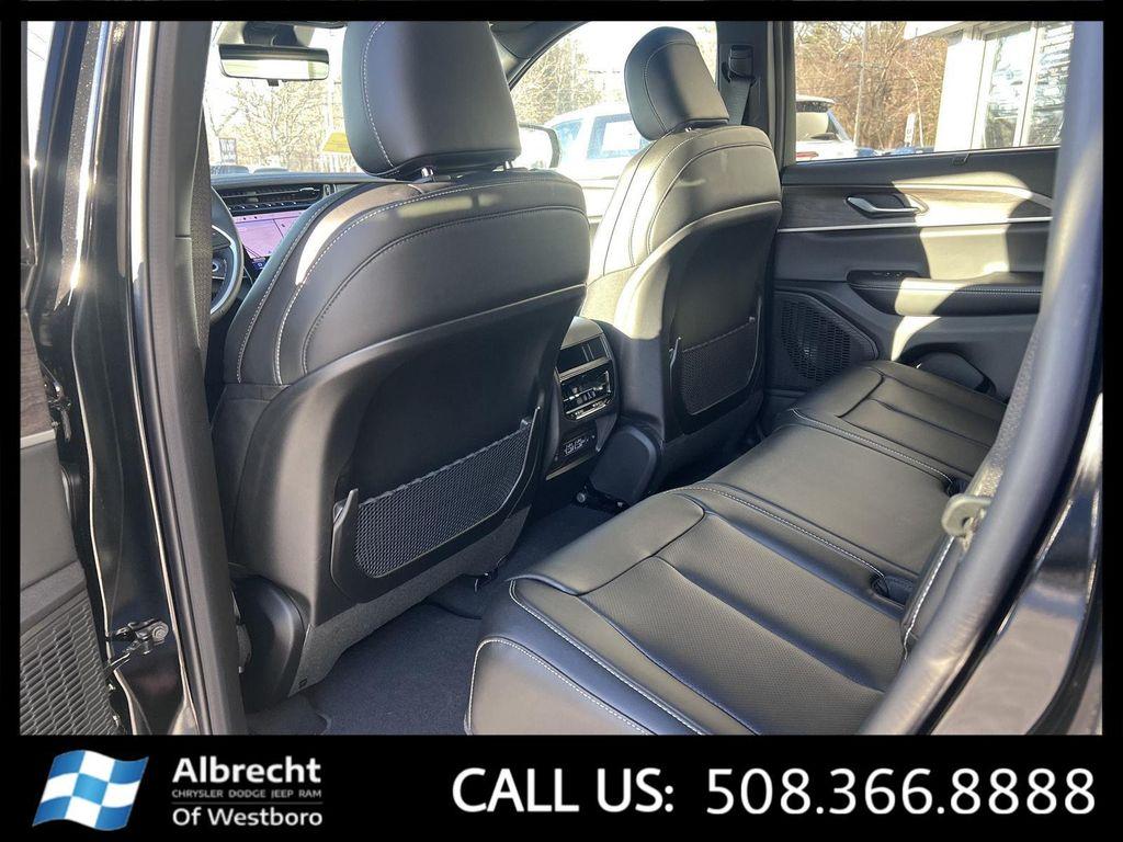 new 2025 Jeep Grand Cherokee car, priced at $46,980