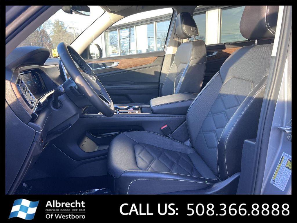 used 2025 Volkswagen Atlas car, priced at $32,250