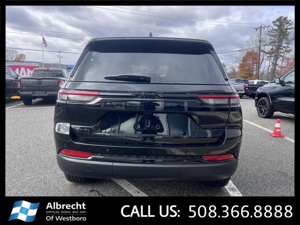 new 2025 Jeep Grand Cherokee car, priced at $42,361