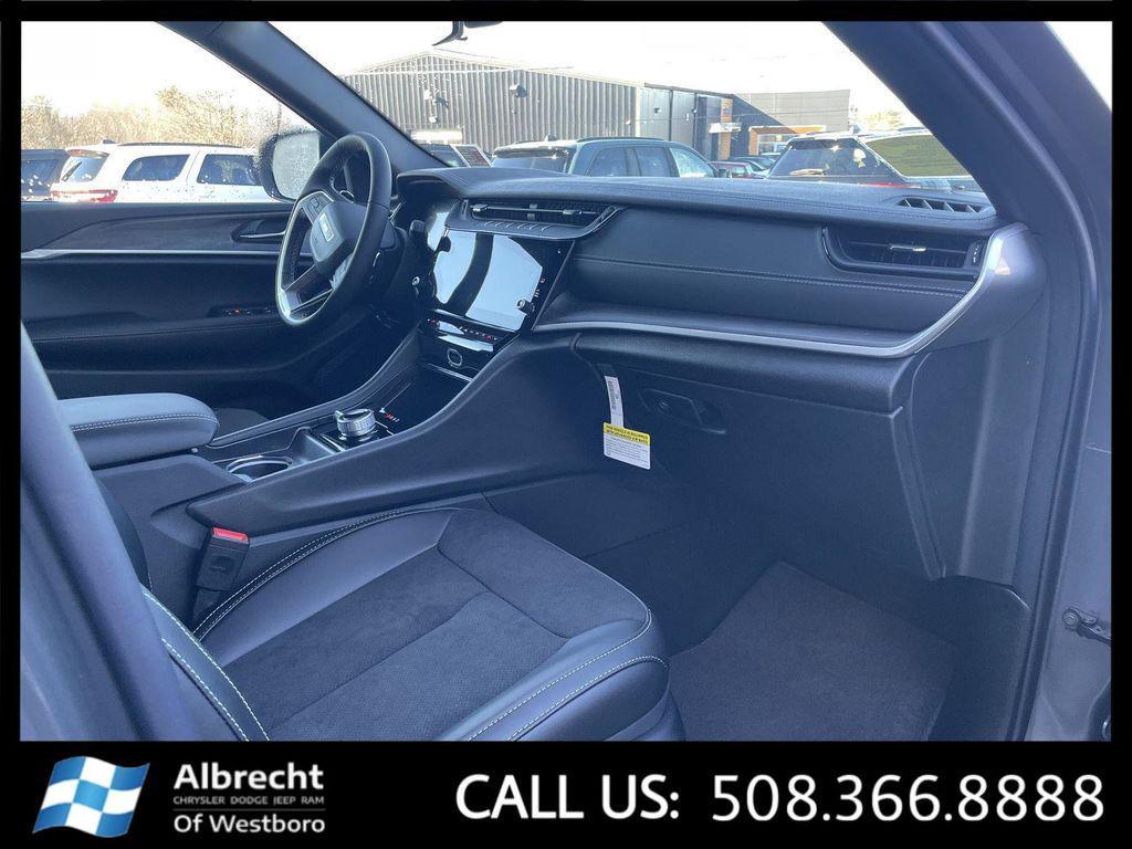 new 2026 Jeep Grand Cherokee car, priced at $42,901