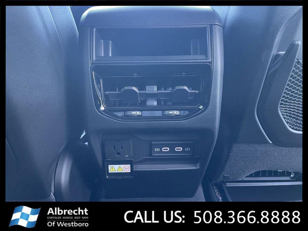 new 2026 Jeep Grand Cherokee car, priced at $42,901