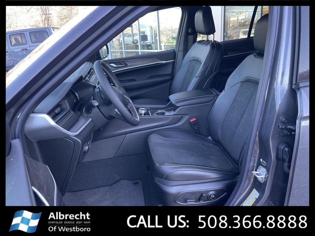 new 2026 Jeep Grand Cherokee car, priced at $48,525