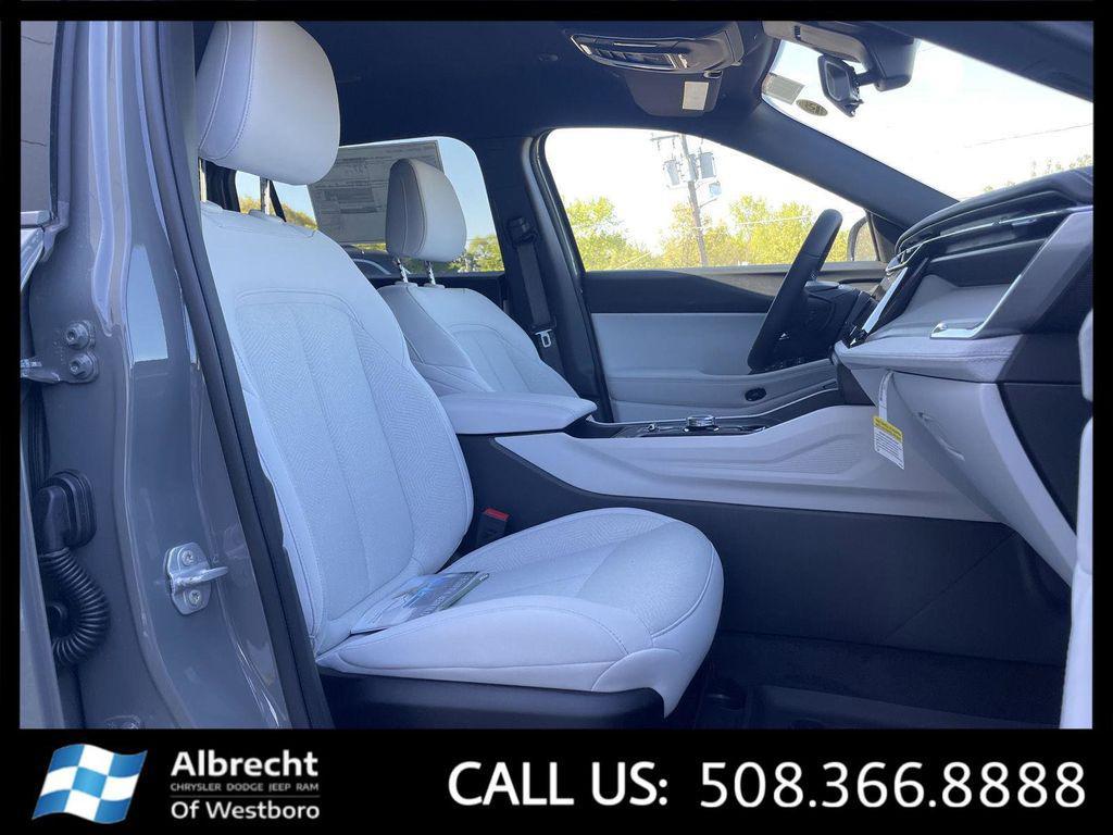new 2026 Jeep Cherokee car, priced at $40,018