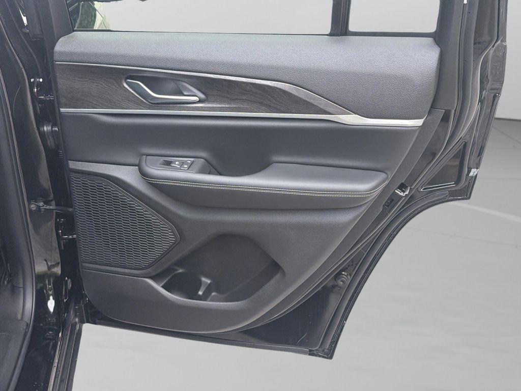 new 2026 Jeep Grand Cherokee car, priced at $41,224