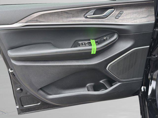 new 2026 Jeep Grand Cherokee car, priced at $46,900