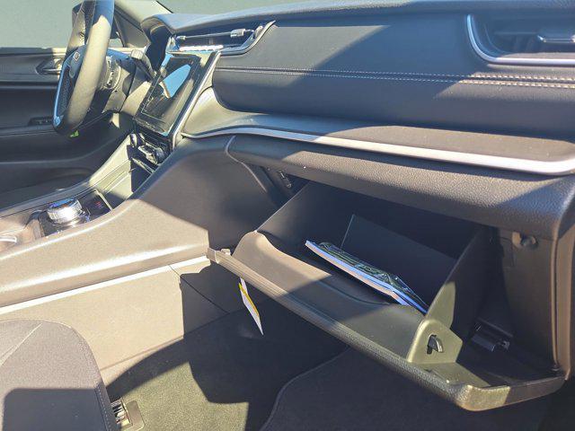 new 2025 Jeep Grand Cherokee car, priced at $28,300