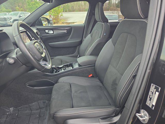 used 2025 Volvo XC40 car