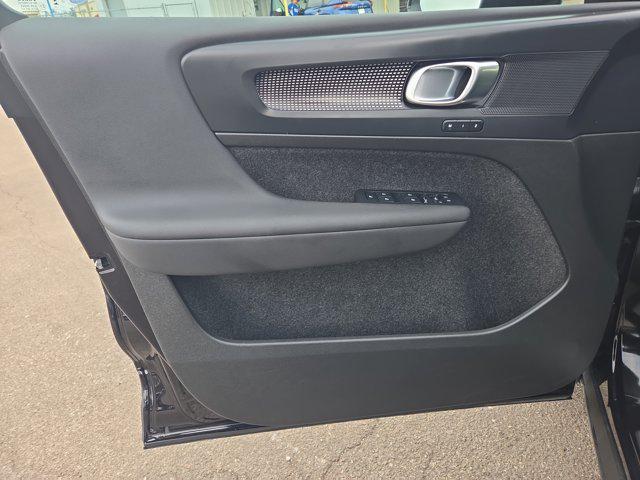 used 2025 Volvo XC40 car