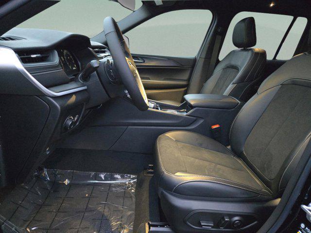 new 2025 Jeep Grand Cherokee car, priced at $34,999