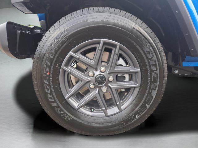 new 2025 Jeep Gladiator car, priced at $36,600