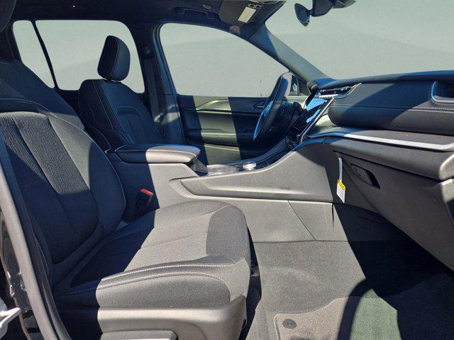 new 2025 Jeep Grand Cherokee car, priced at $27,990