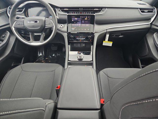 new 2025 Jeep Grand Cherokee car, priced at $29,999