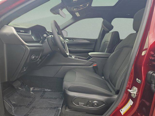 new 2025 Jeep Grand Cherokee car, priced at $29,999