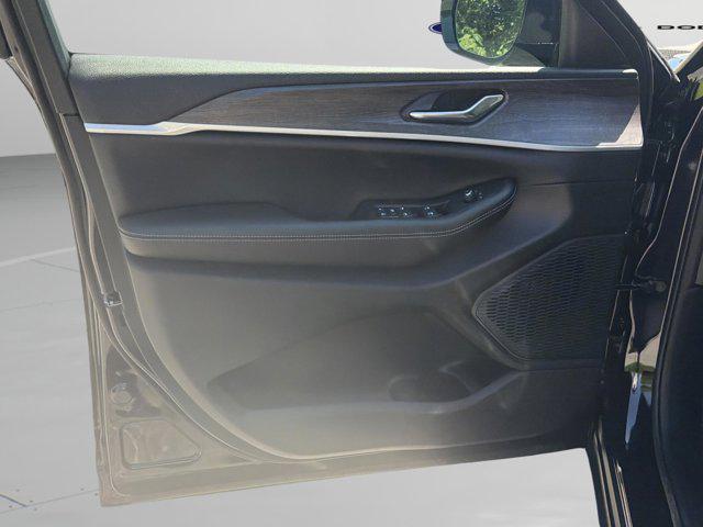 new 2026 Jeep Grand Cherokee L car, priced at $44,675