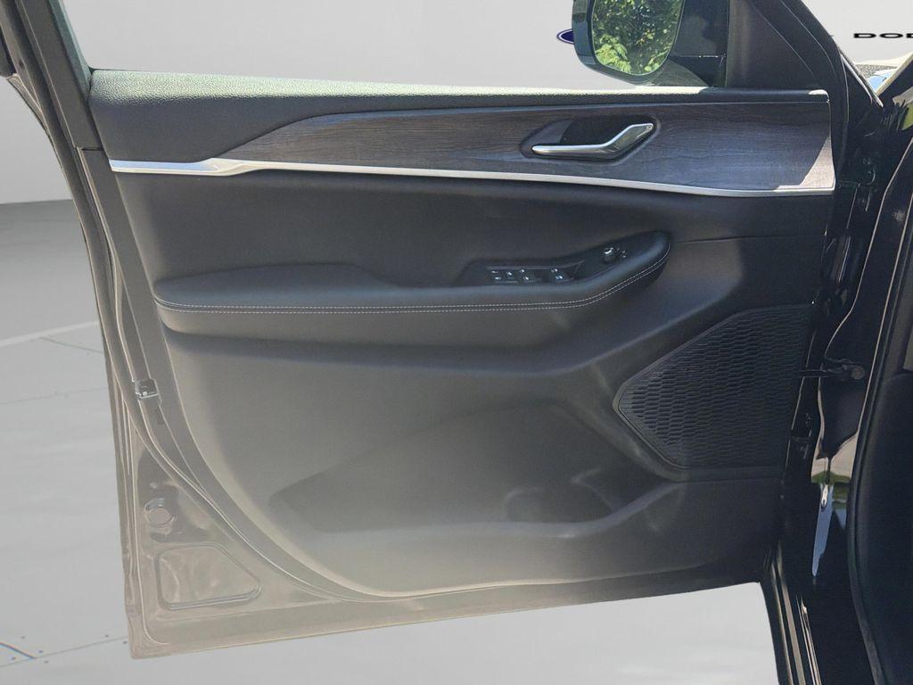 new 2026 Jeep Grand Cherokee L car, priced at $42,757
