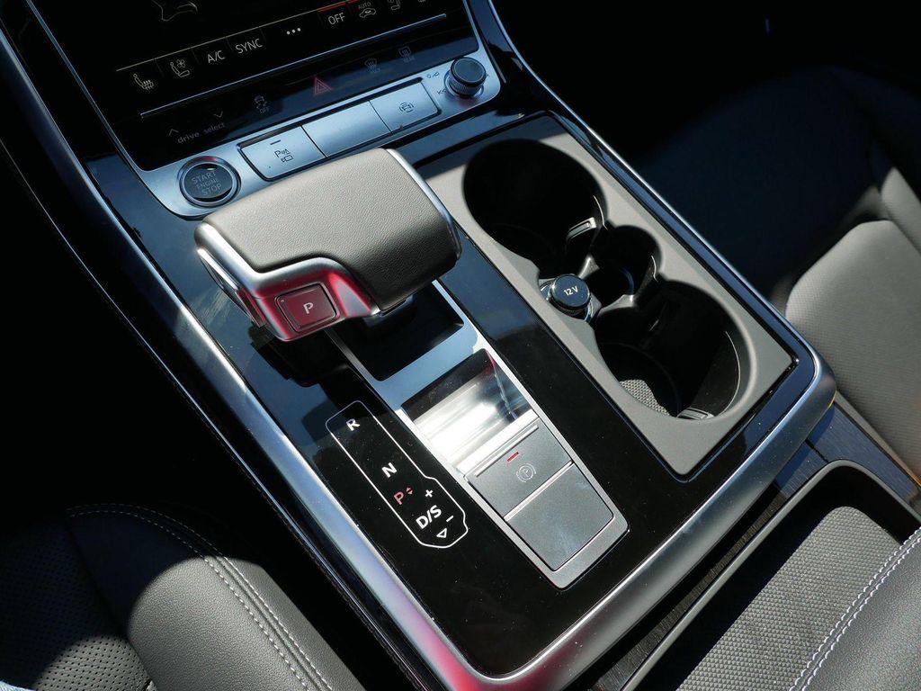 new 2026 Audi Q7 car, priced at $78,150