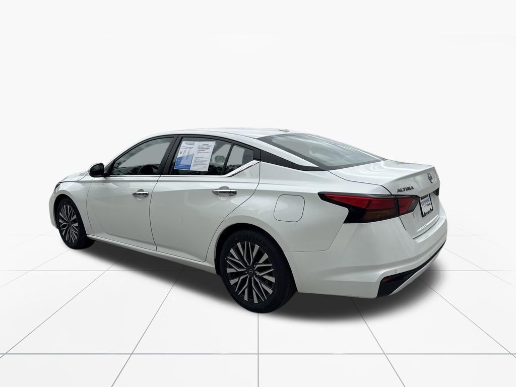 used 2023 Nissan Altima car, priced at $17,137