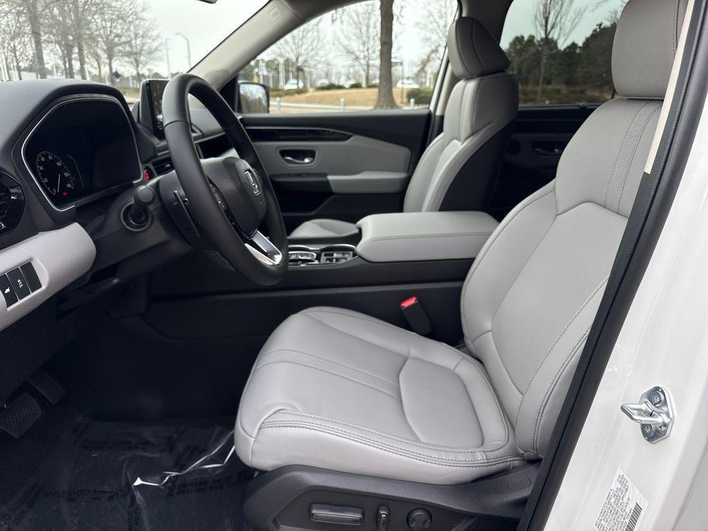 new 2025 Honda Pilot car, priced at $49,507