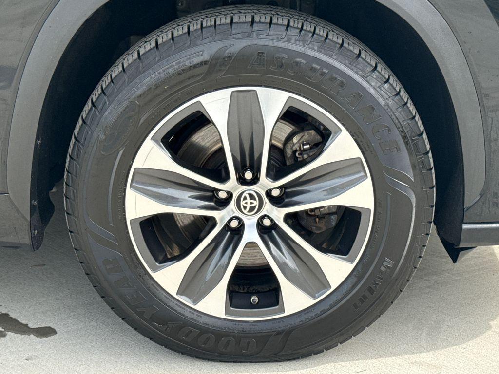 used 2022 Toyota Highlander car, priced at $29,998