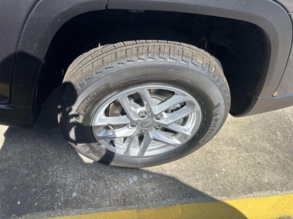 new 2025 Jeep Grand Cherokee L car, priced at $39,125