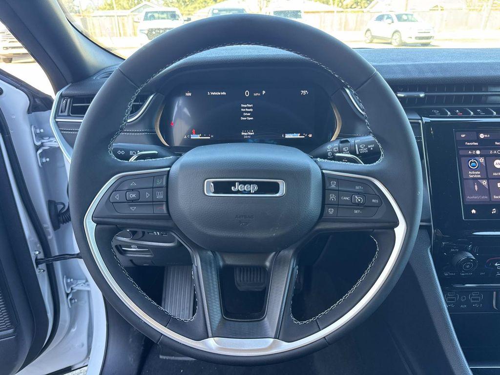 new 2025 Jeep Grand Cherokee car, priced at $37,090