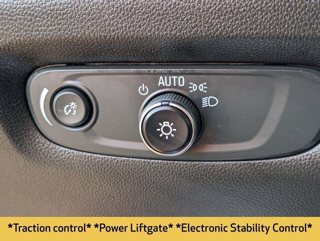 used 2023 Chevrolet Traverse car, priced at $32,999